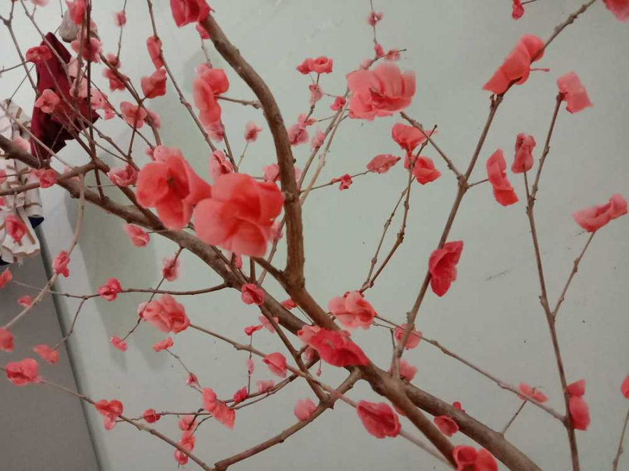 Cành hoa đào handmade bằng nến.