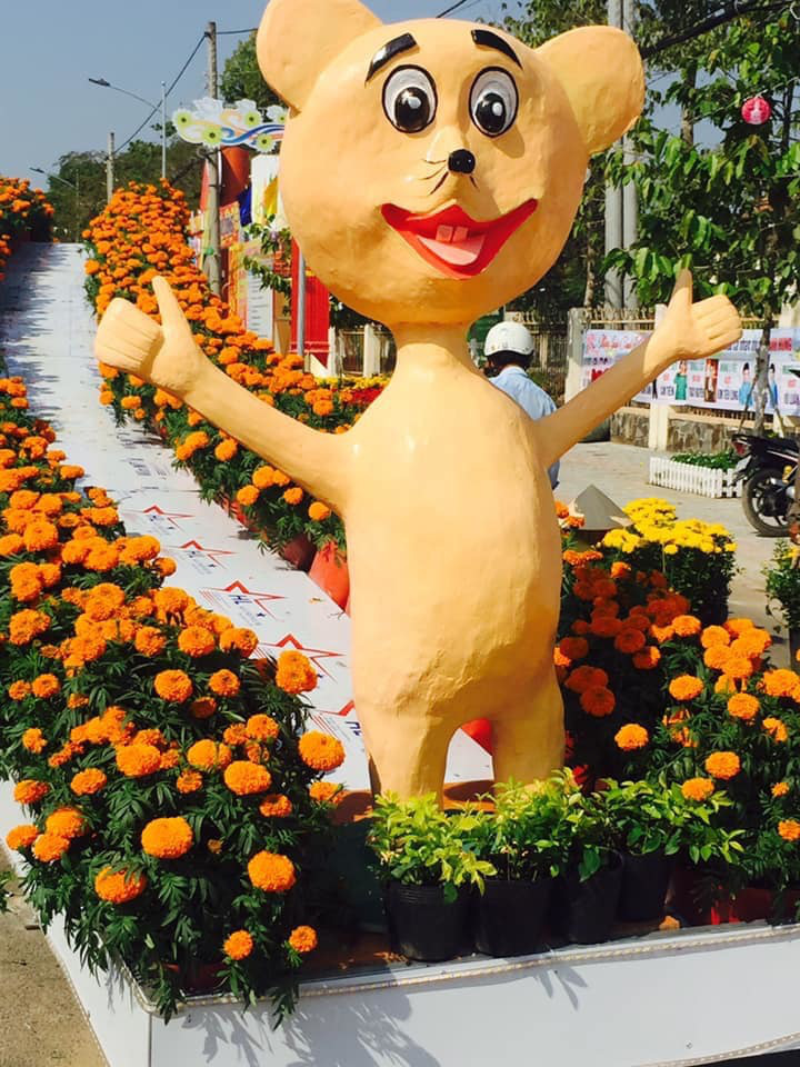 Hình ảnh tượng chuột vàng chào xuân Canh Tý ở thị xã Gò Công, tỉnh Tiền Giang được dân mạng chú ý với vẻ ngoài 