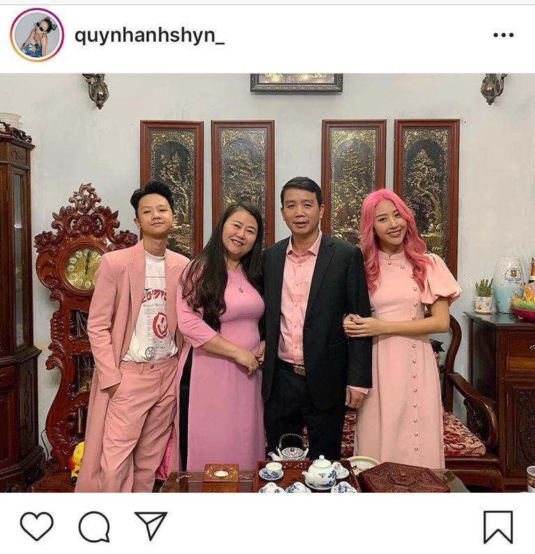 Quỳnh Anh Shyn bên gia đình