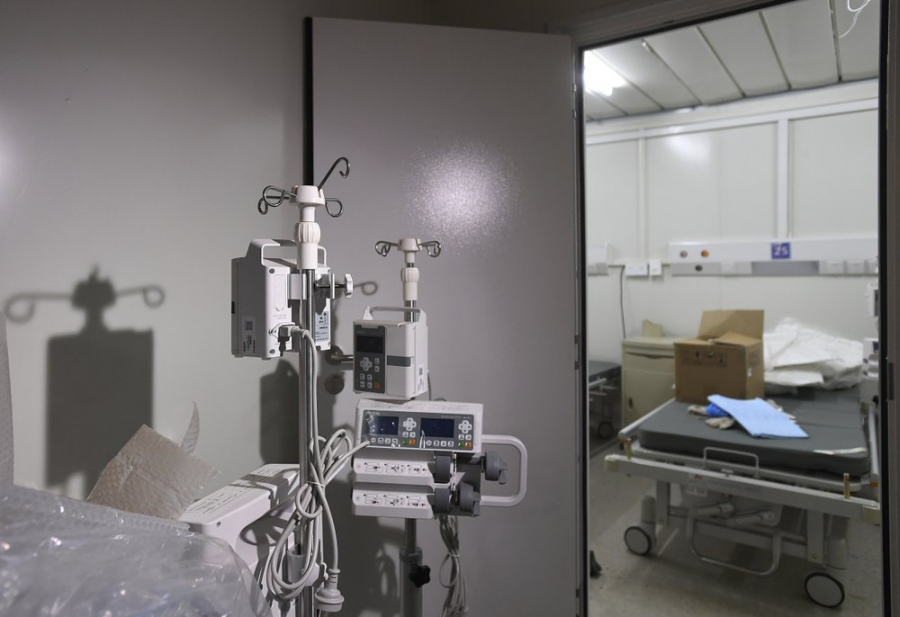 Bệnh viện được trang bị đầy đủ thiết bị y tế hiện đại.