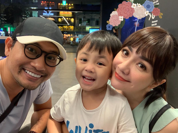 Gia đình hạnh phúc hiện tại của Huỳnh Đông và Ái Châu bên con trai Happy.