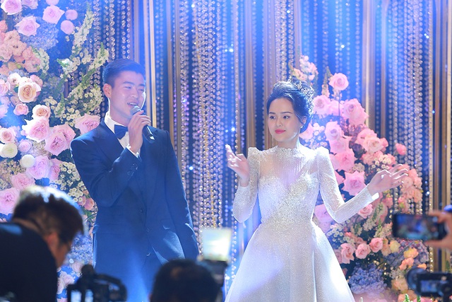 Chú rể Duy Mạnh và cô dâu Quỳnh Anh trong ngày hạnh phúc của mình.  
