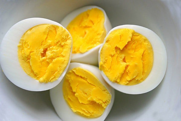 Nên ăn trứng chín kỹ
