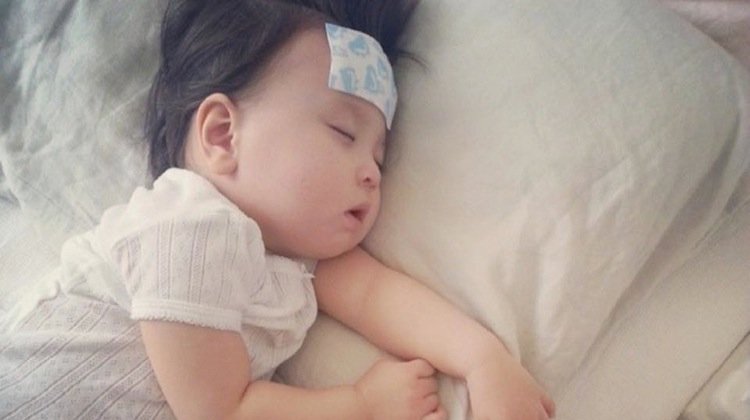 Bé quấy khóc mệt mỏi