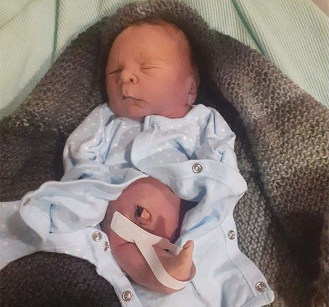 Em bé qua đời 1 ngày sau khi sinh