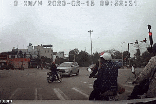 Hành động của cô gái khiến nhiều người vô cùng bức xúc và ngán ngẩm.