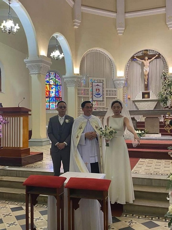 Vào ngày đám cưới, Tóc Tiên đã chính thức chia sẻ về hôn lễ bí mật: 