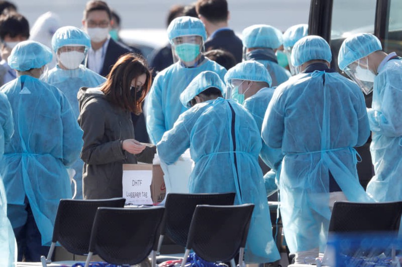 Số ca nhiễm Covid-19 ở Nhật Bản đã vượt qua con số 100, không bao gồm các trường hợp nhiễm loại virus này trên tàu du lịch Diamond Princess. Ảnh: Reuters.