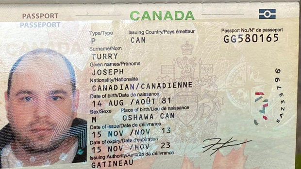 Người đàn ngoại quốc tử vong trên hè phố Hà Nội mang hộ chiếu quốc tịch Canada.