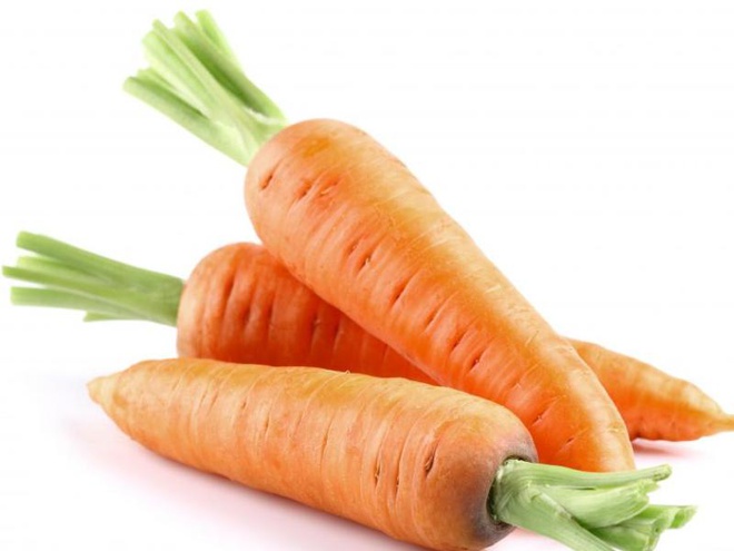 Cà rốt nhiều vitamin A tốt cho mắt bé