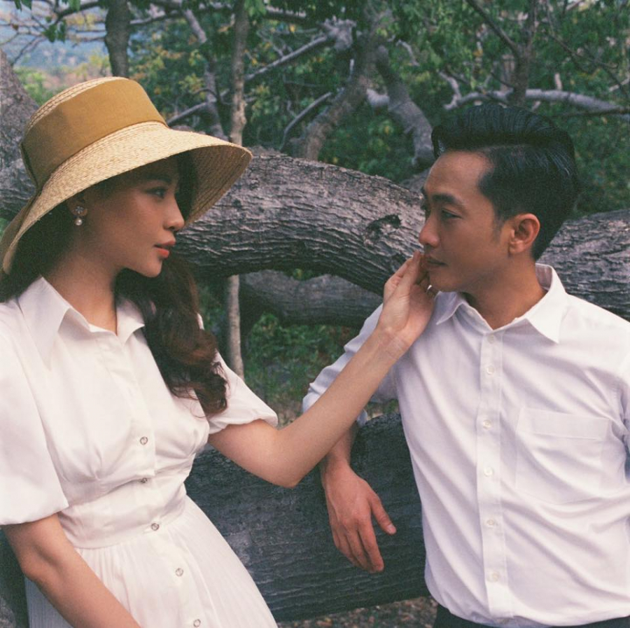 Đàm Thu Trang và Cường Đô La kết hôn vào tháng 7/2019 bằng đám cưới hoành tráng. Khác với những mối tình đình đám trước đó, doanh nhân phố núi quyết định lựa chọn một chân dài đã giải nghệ, có lối sống kín tiếng làm bạn đời.