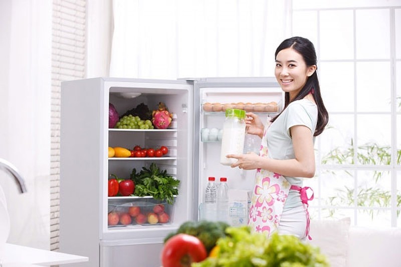 Không mở tủ lạnh quá lâu tiết kiệm điện