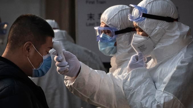 Số ca nhiễm virus corona trên thế giới tăng lên hơn 100.000 người. Ảnh: CNBC News