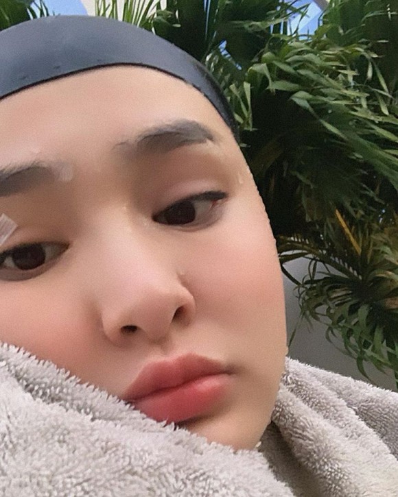 Mới đây, Hiền Hồ đăng ảnh đi bơi và chia sẻ: