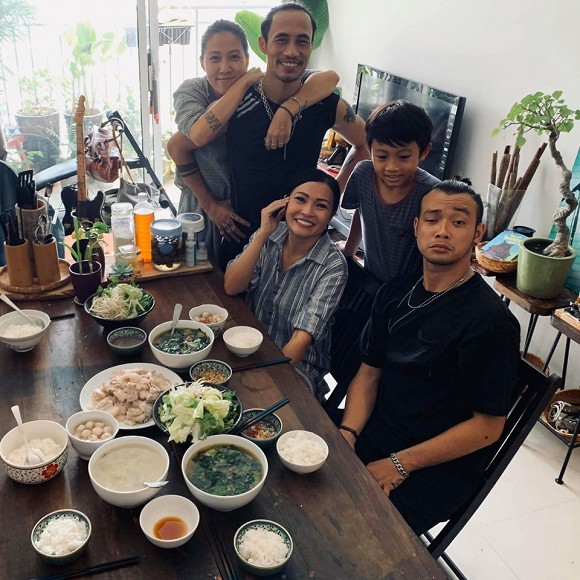 Mới đây, vợ Phạm Anh Khoa tiết lộ được ca sĩ Phương Thanh đến nhà chơi: