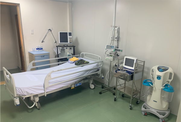 Bên trong phòng cách ly áp lực âm tại bệnh viện dã chiến ở Củ Chi (TP. HCM).