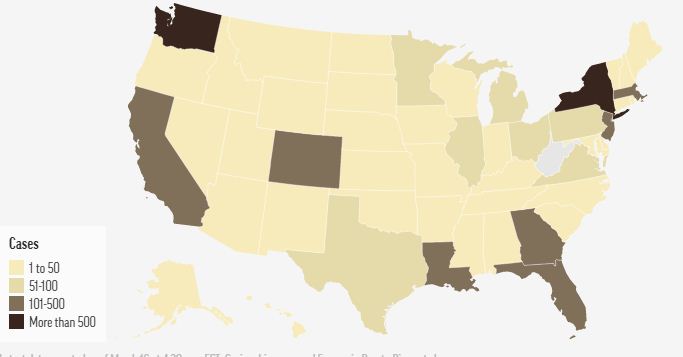Bản đồ phân bố các trường hợp nhiễm virus corora chủng mới tại Mỹ. Những khu vực đậm màu nhất ghi nhận hơn 500 người mắc bệnh.