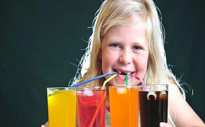 Trẻ uống nhiều nước có ga gây dậy thì sớm