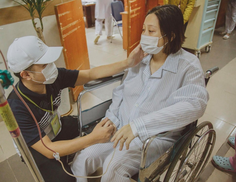 Mẹ bầu là chị Lưu Ngọc Lan kiên cường chiến đấu với bệnh tật