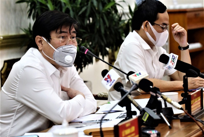 Chủ tịch UBND Nguyễn Thành Phong đề nghị xử phạt những người không đeo khẩu trang tại nơi công cộng trong mùa dịch Covid-19.