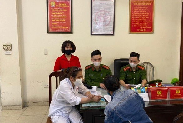 Trường hợp đầu tiên ở Hà Nội bị phạt vì không đeo khẩu trang khi đến nơi công cộng.