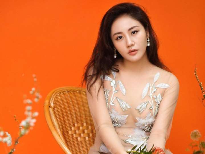 Mới đây, Văn Mai Hương đăng tải dòng trạng thái có nội dung liên quan đến phòng chống dịch Covid-19. Bài đăng của nữ ca sĩ cụ thể như sau: