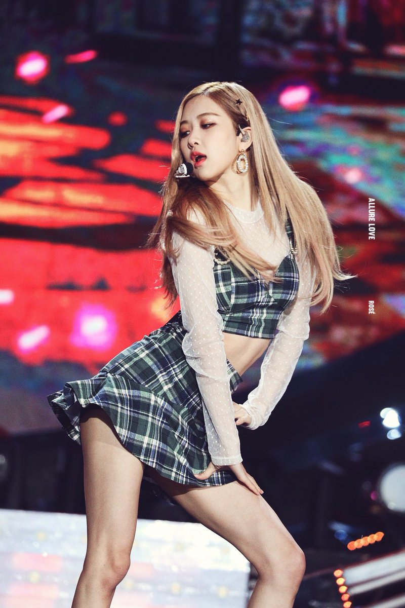 Body và vòng eo con kiến nổi tiếng nhất nhì K-Pop của Rosé