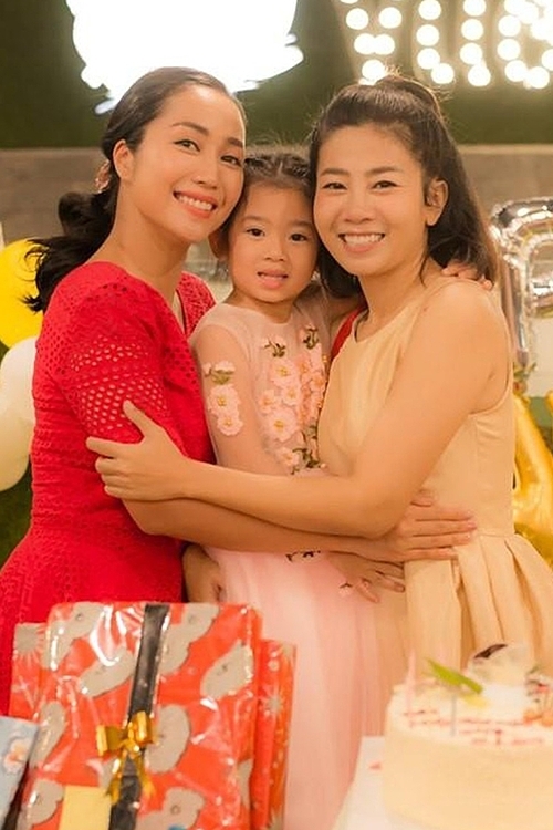 Ốc Thanh Vân cho biết bé Lavie vẫn đang sống tốt. Cô sẽ luôn ở cạnh và chăm sóc con gái của Mai Phương bằng tất cả sức mình.