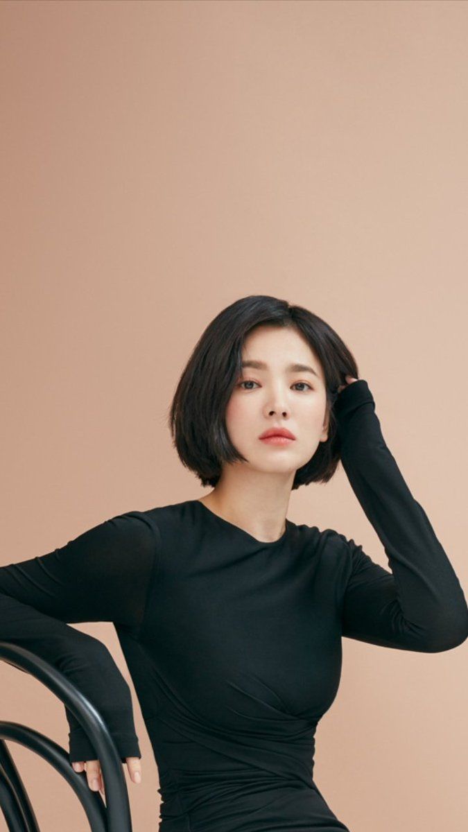 Song Hye Kyo mạnh dạn cắt phăng mái tóc dài vốn có để đổi mới