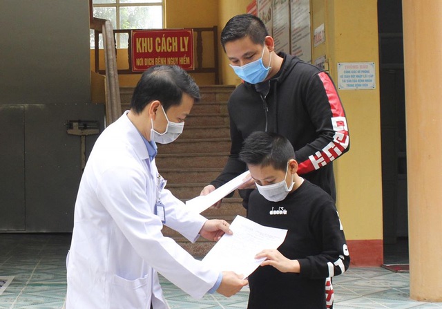 Nệnh nhi (BN 73) điều trị tại khoa Truyền nhiễm Trung tâm y tế huyện Thanh Miện (Hải Dương) đã khỏi bệnh.