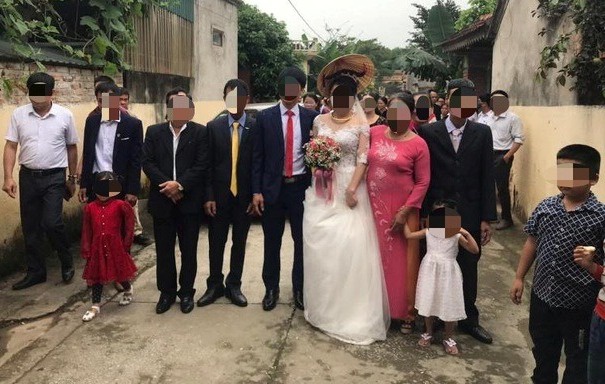 Hình ảnh một đám cưới giữa mùa dịch.