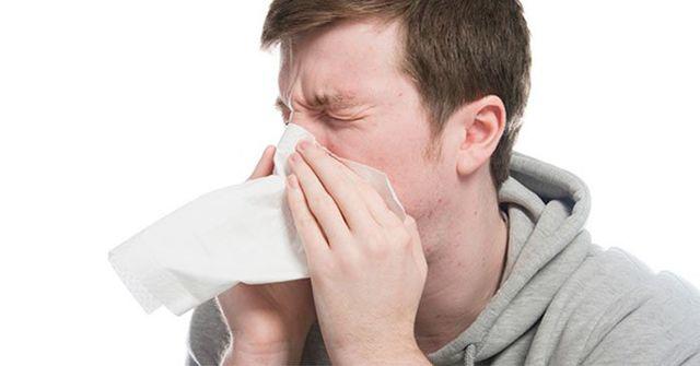 Hắt hơi nhiều có thể gây tràn khí màng phổi