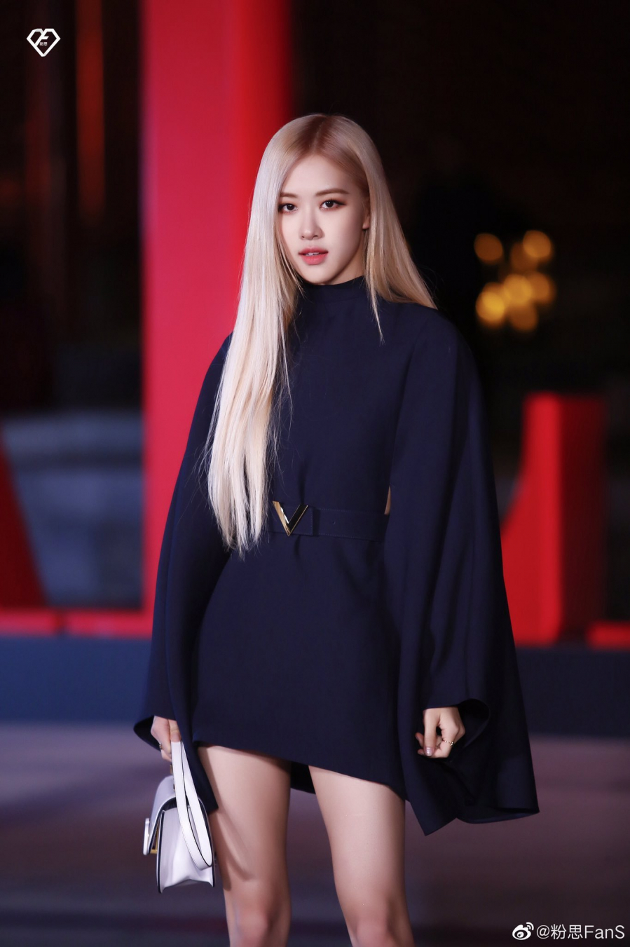 Rosé khi tham dự show diễn của Valentino tại Bắc Kinh (Trung Quốc)