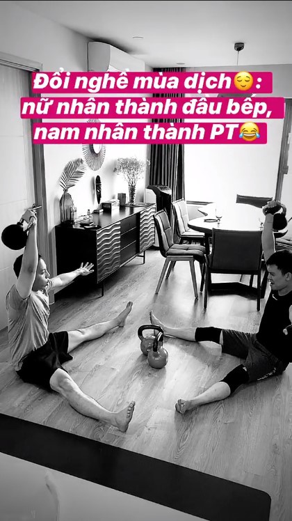 Trên Instagram Story hôm 4/4, Tóc Tiên đăng video Hoàng Touliver tập gym tại nhà. Cô chú thích: 
