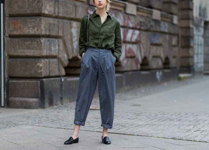 woman_wearing_cuffed_pants_and_flats