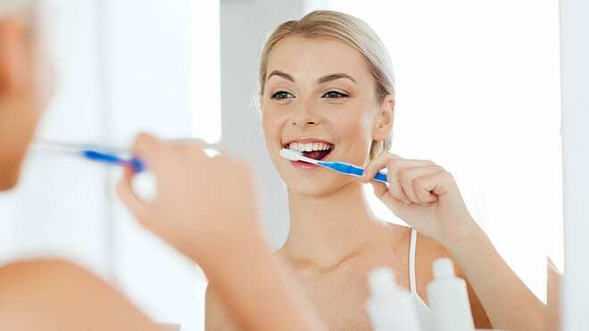 Bạn nên thay bàn chải đánh răng 6 tháng một lần