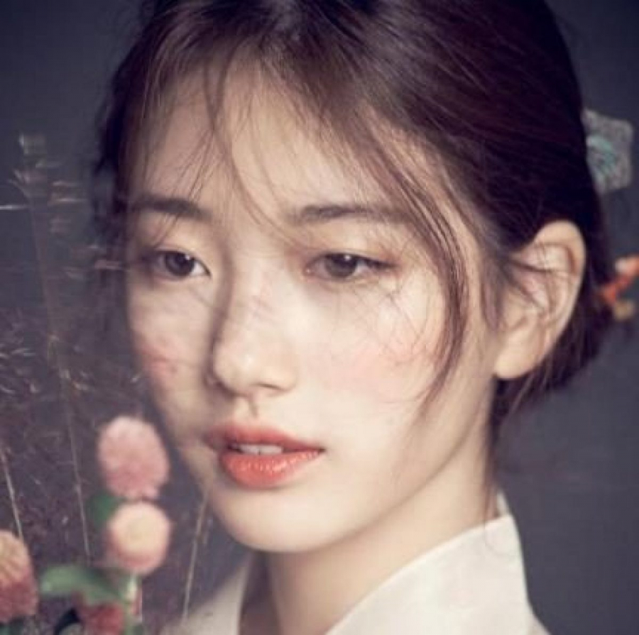 Khuôn mặt đẹp chuẩn Hàn, giống như tượng tạc của nữ nghệ sĩ sinh năm 1994