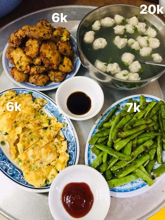Mâm cơm dưới 50 nghìn của chị Trang.