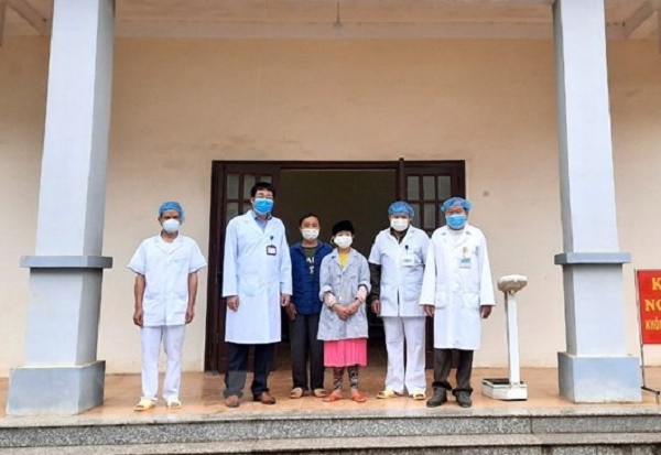Bệnh nhân nhiễm Covid-19 ở Hà Giang được ra viện. Ảnh: TTXVN 