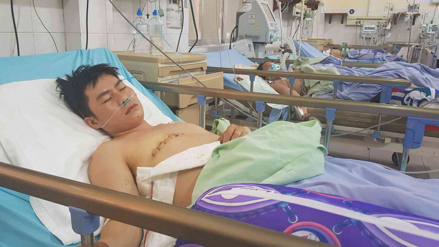 Anh Nguyễn Xuân Sáng đang được điều trị tại Bệnh viện Đa khoa Lâm Đồng.