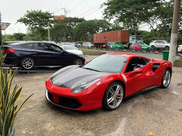 sieu-xe-ferrari-cua-tuan-hung-hoi-sinh-voi-mau-ao-moi-sau-tai-nan-1588769980413166689804