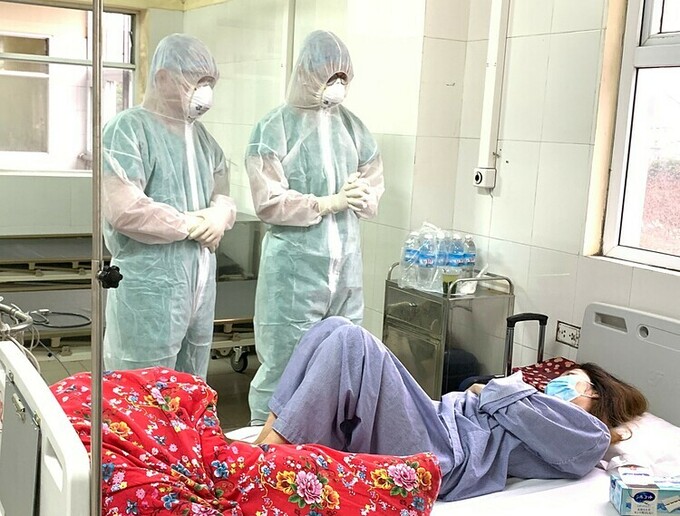 Bệnh nhân 52 được chuyển từ Bệnh viện số 2, Quảng Ninh đến Bệnh viện Bệnh Nhiệt đới Trung ương.