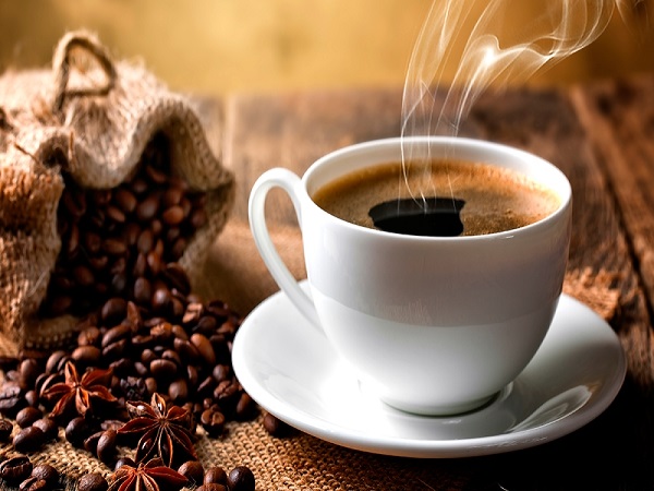 Cà phê là một trong những thực phẩm có thể tạo ra mùi cơ thể. Bạn nên thay thế chúng bằng các loại trà thảo mộc.