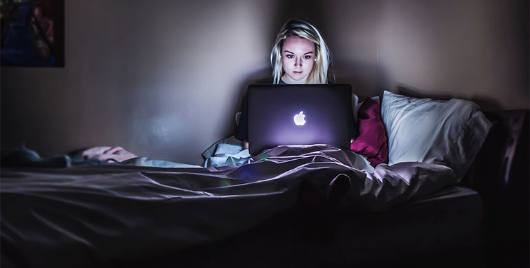 Thức khuya gây hại cho sức khỏe như thế nào