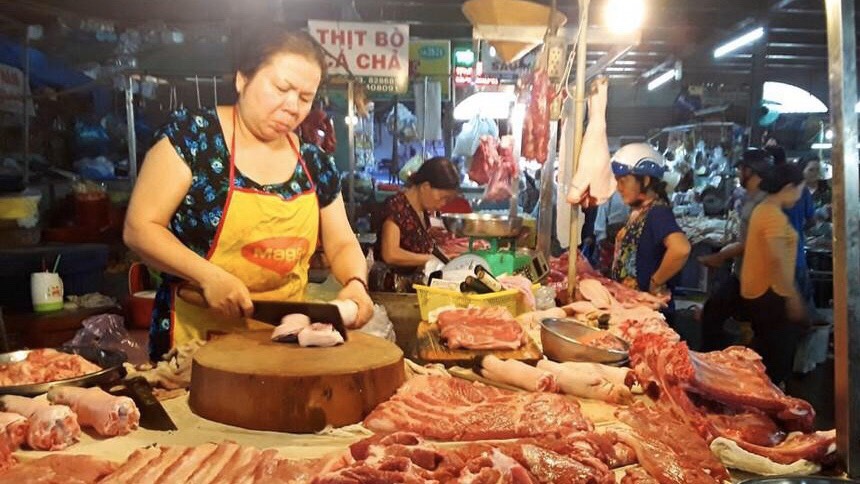 Mặt hàng thịt lợn tại các chợ ế ẩm