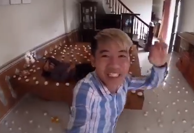 HƯng Vlog xếp hàng trăm quả trứng để troll mẹ.