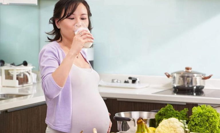 Những thực phẩm giúp mẹ bầu sinh con trắng bóc