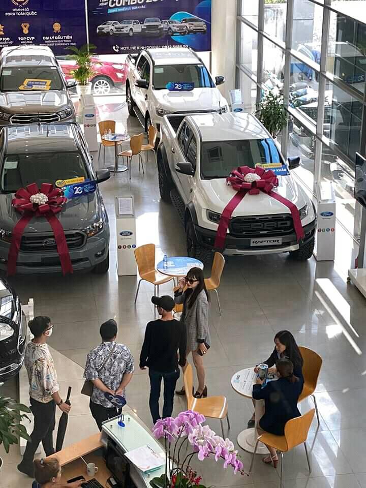 Mới đây, hình ảnh Hương Giang xuất hiện tại một cửa hàng xe hơi ở TP. HCM làm rộ lên thông tin nữ ca sĩ đến để mua xe mới khiến nhiều người không khỏi bất ngờ. Hoa hậu đang sở hữu trong tay 3 chiếc xe tiền tỷ từng một thời gây chấn động cộng đồng mạng.
