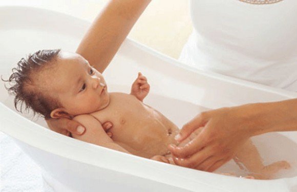 Bí quyết tắm cho trẻ sơ sinh