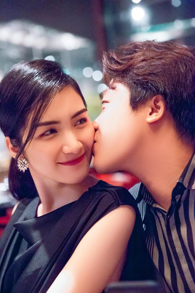 Hòa Minzy luôn cho fan hâm mộ thấy mình hiện đang rất hạnh phúc với bạn trai thiếu gia.